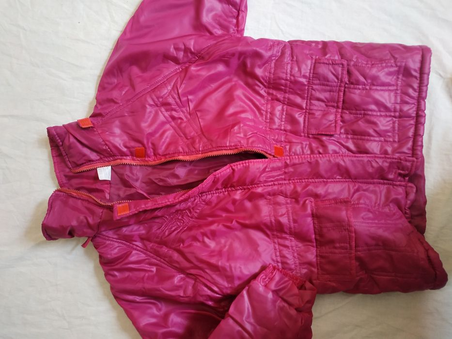 Новая куртка .Размер 36.Теплая, лёгкая.