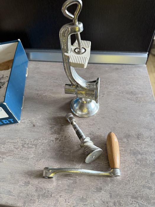 Rasnita pentru seminte de mac