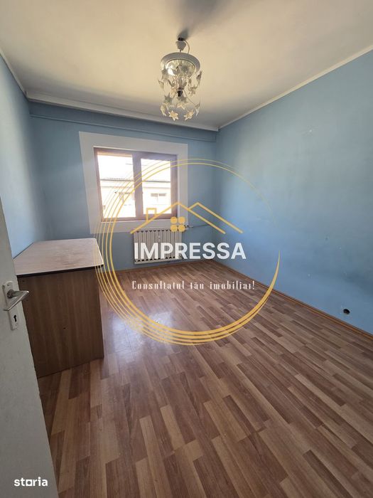 Se vinde apartament 3 camere 71mp decomandat 66000euro neg