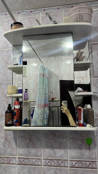 Полка с зеркалом