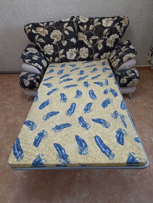 Продается раскладной мини диван