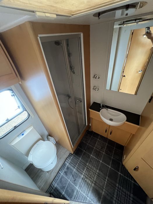 Elddis avante 2010  panou solar,5 locuri baie mare cabina de dush inm