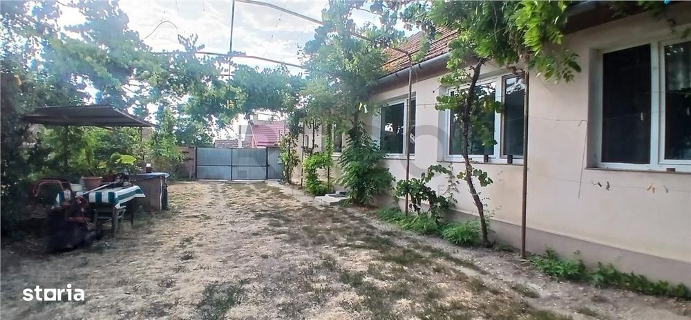 RECO Casa cu teren generos in Girisu de Cris