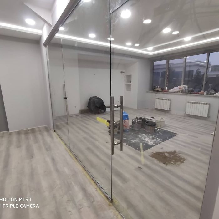 Изготовление стеклянные двери, витражи, душевые кабинки и другие.