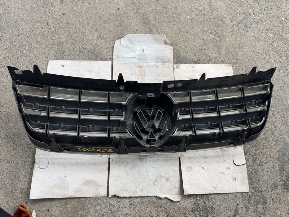Grila centrala bara fata grila radiator cu sigla vw pt vw touareg 2005/2010 cod produs 7L6853651A