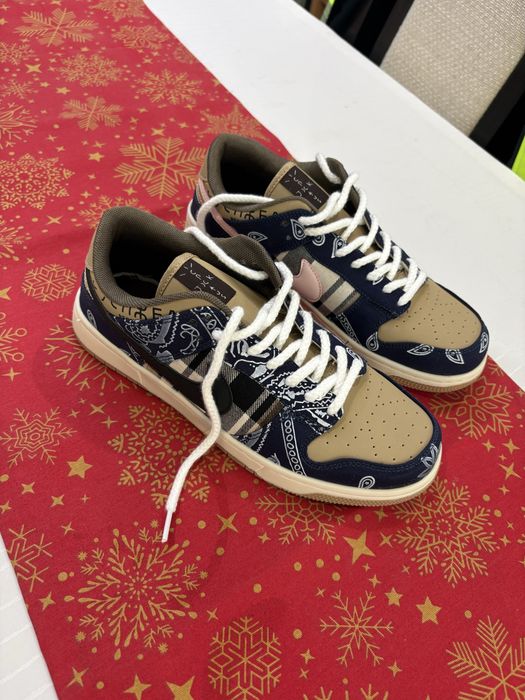 Adidasi  nike  dunk low