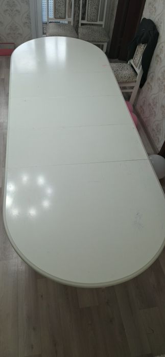 Продаю срочно стол со стульми