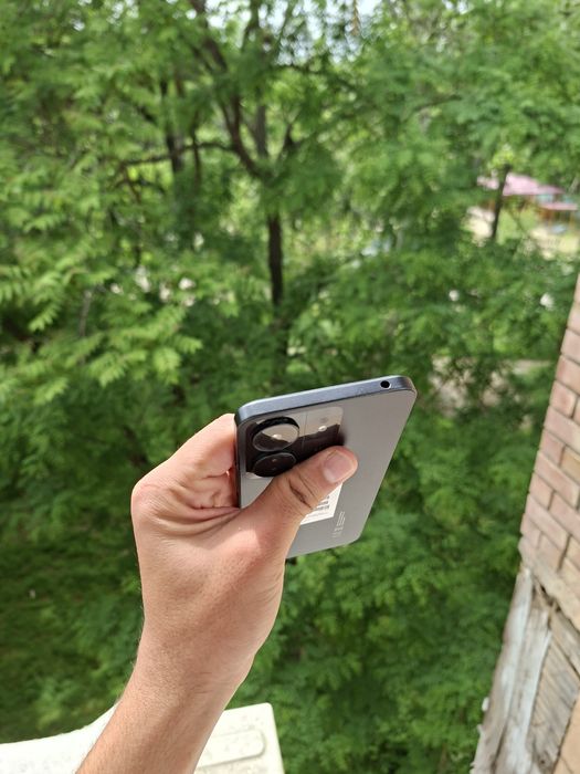 Redmi 13C 8/256 holati yaxshi