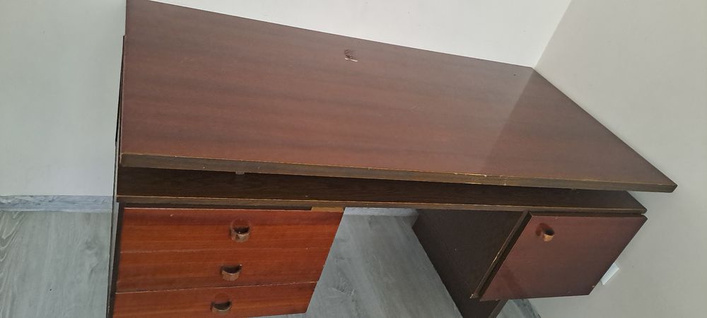 Продам кровати и стол письменный