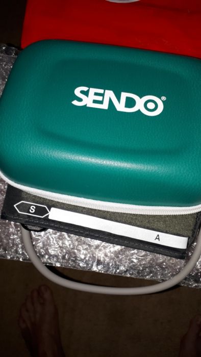 Vînd aparat de tensiune cu încărcător în garanție.