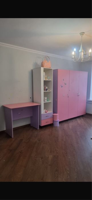 детская мебель , стол , два шкафа
