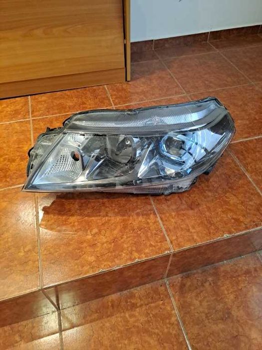 Far stanga Suzuki Vitara cu lupa și Led an 2015-2018 original