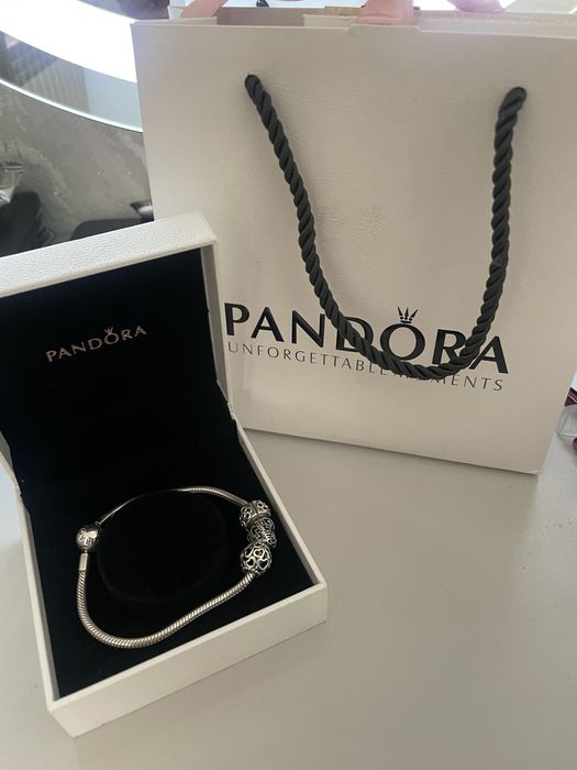 Браслет pandora оригинал с двумя шармами