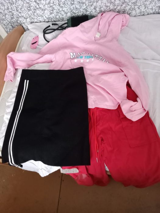 Отдам даром вещи на девочку 10-12лет