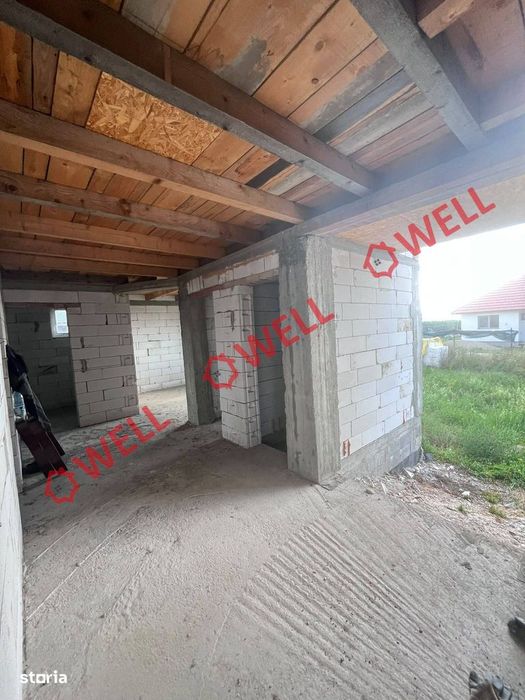 Casă familială semifinisată de vânzare în Poiana Arcușului!