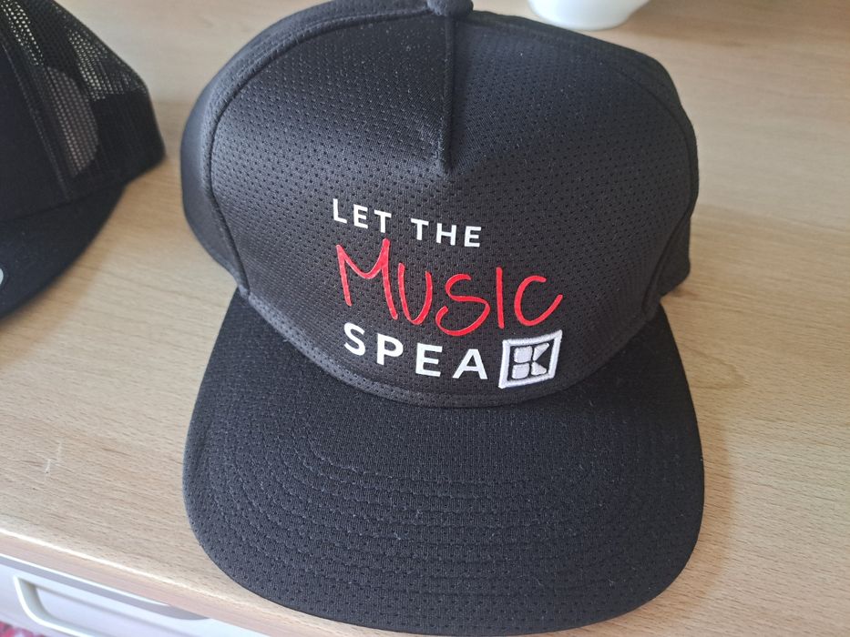 Sapca / bască Let the music speak