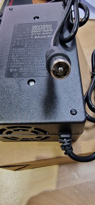 Incarcator 36V 41-44V Pb acid 12AH