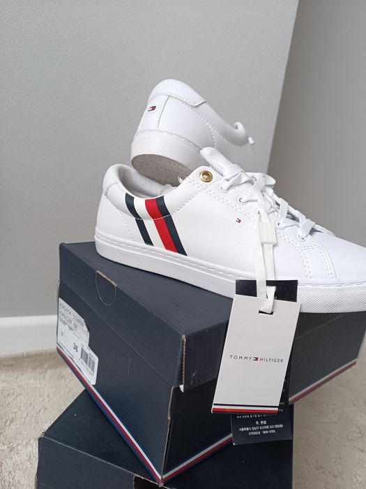 Продам кроссовки Томми оригинал