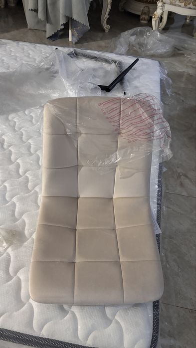 Set de 4 scaune din catifea