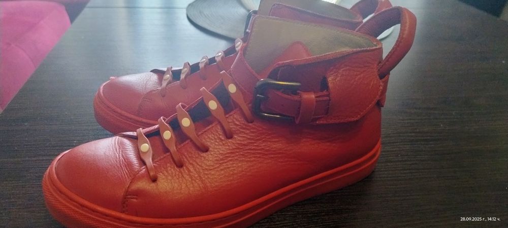 Дамски спортни боти