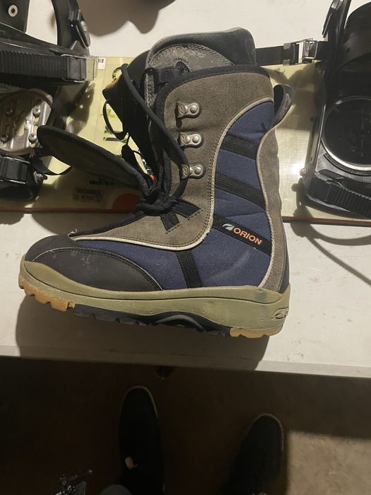 сноуборт с ботуши за него