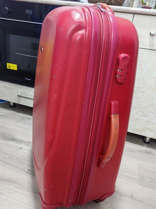 Продаётся чемодан