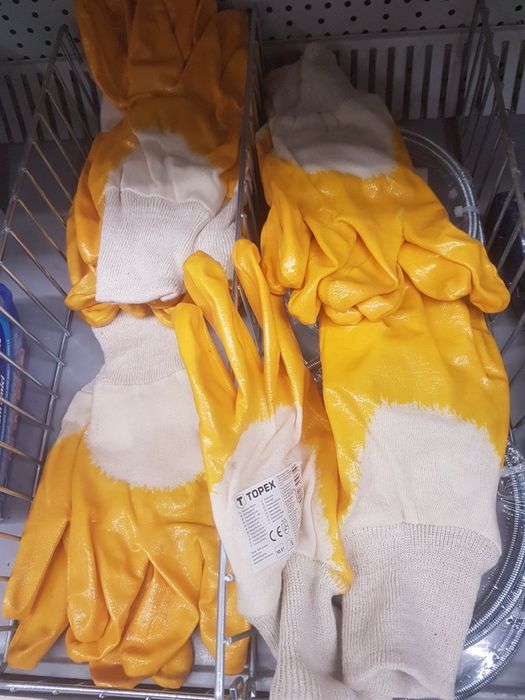 Vând mănuși noi …………