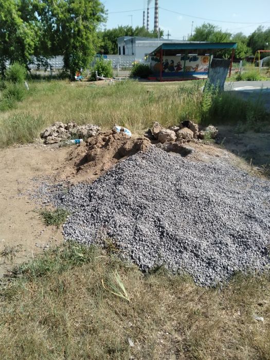 БЕСПЛАТНО щебень, песок.