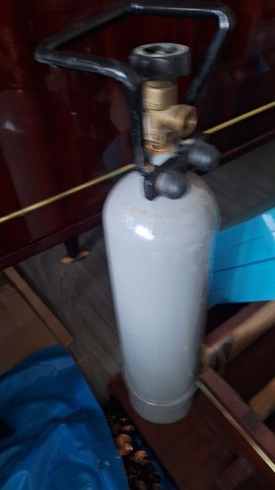 Butelii co 2 și oxigen