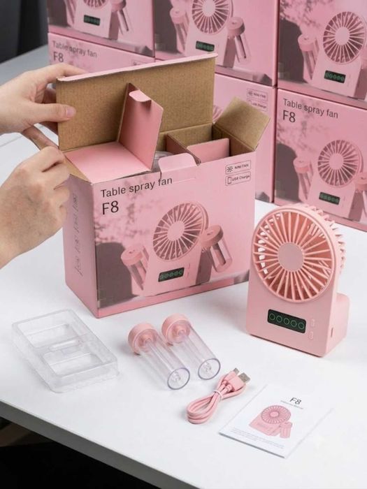 Mini qo'l ventilyatori suv purkagichi bilan