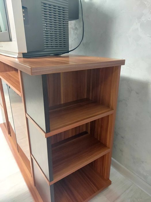 Продам тумбу ТВ с телевизором