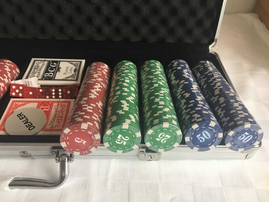 Trusa Poker 500 jetoane inscripționate la diplomat. SIGILAT!