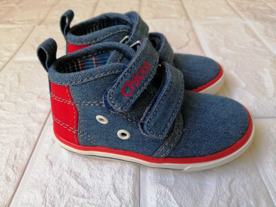 Бебешки/детски обувки.