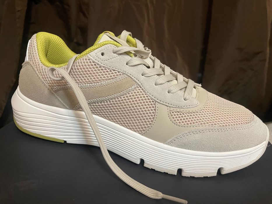 Продавам нови сникърси Marc O’Polo,размер 41,бежов цвят