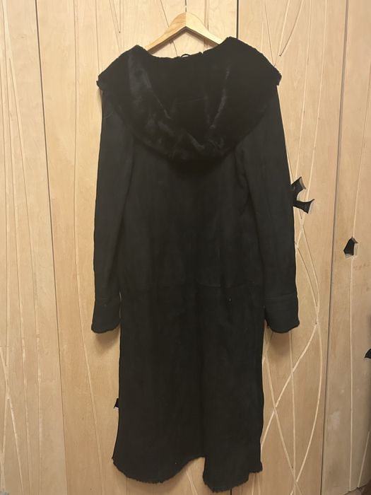 Palton lung cu gluga, cu doia fete, din blana de oaie tunsa