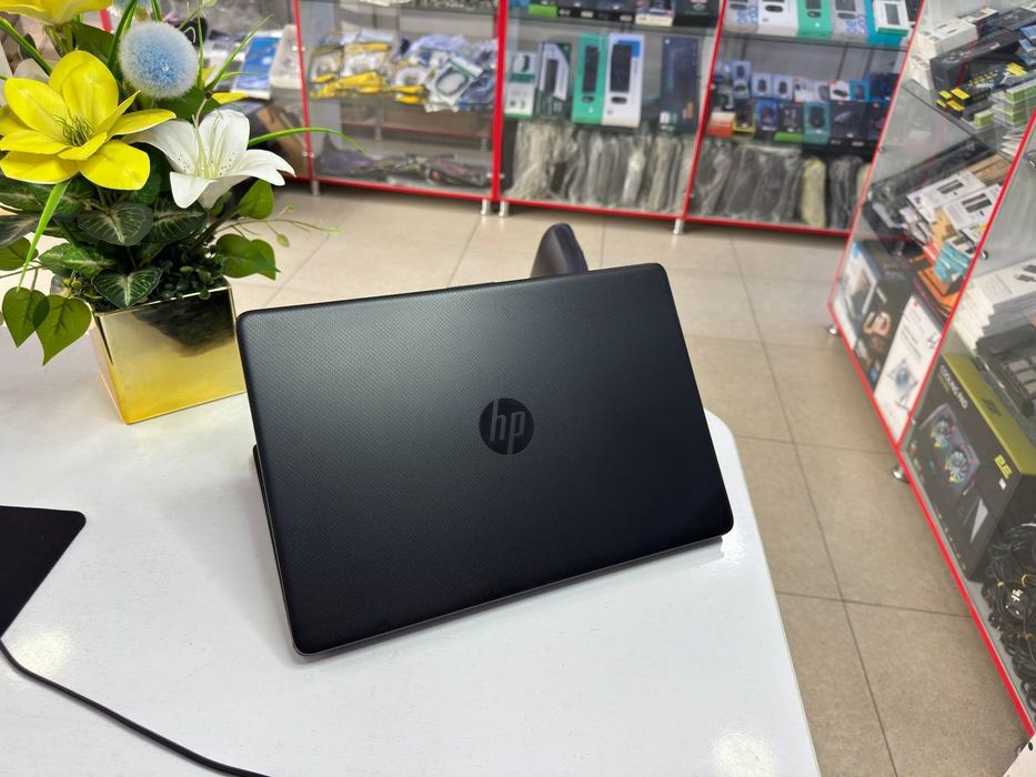 HP office noutbuk seleron N4120 ddr4 8/256 SSD holati ideal