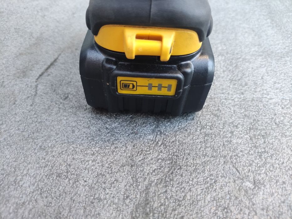 Autofiletanta DeWalt Brushless DCD 777 acumulator
