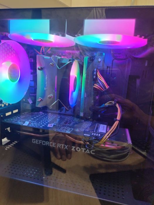 core i5
ram 16
ssd 512
rtx 2070