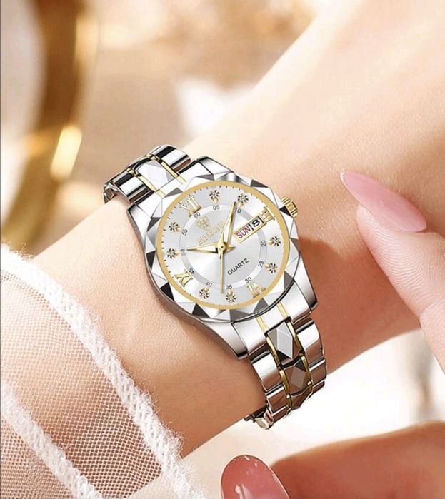 Различни модели дамски календарни кварцови часовници