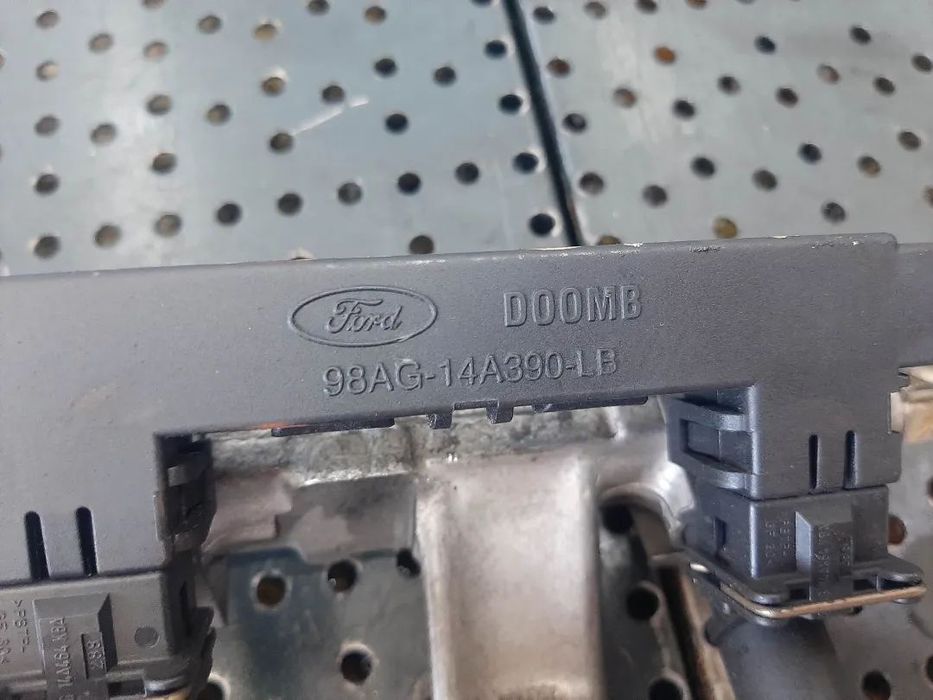 rampa cu injectoare 1.25 b fuja ford fiesta fusion  98mf-bb 98ag-14a390-lb
