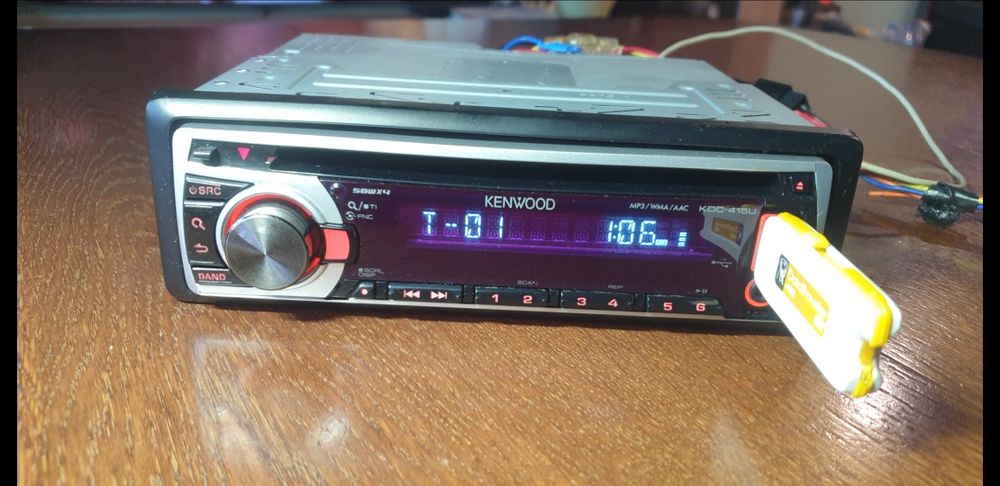 Авто радио плеър музика за кола Кенуулд Kenwood CD MP-3 USB AUX