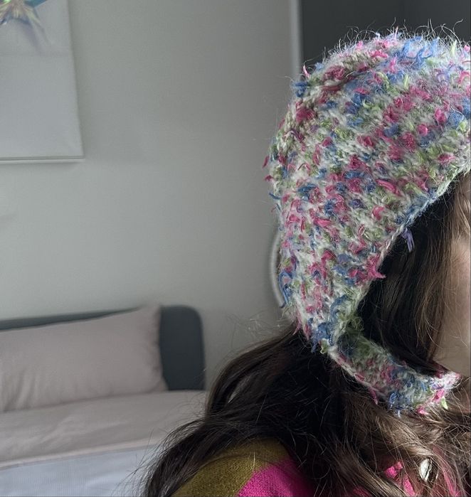 Вязанные чепчики ручной работы
