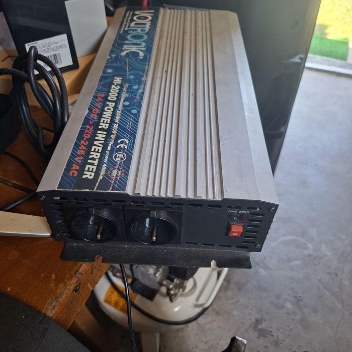 Invertor curent 24 v la 230v 2000w