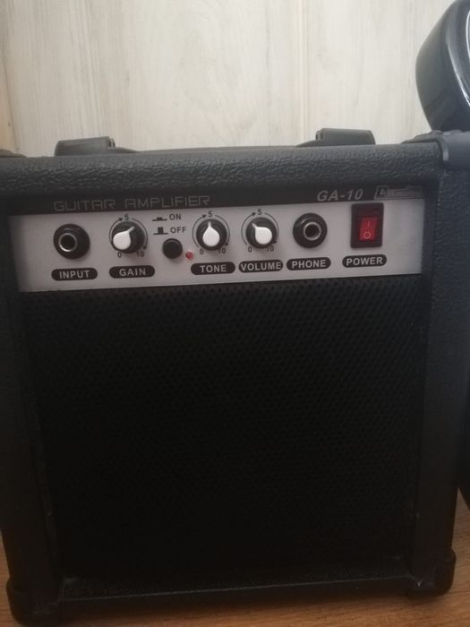 Vând chitară electrică