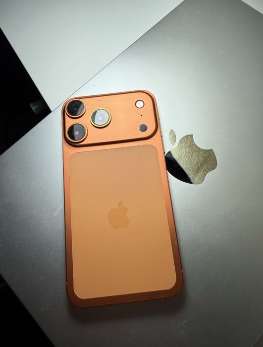 Продам iphone xr корпусе iphone 17 pro