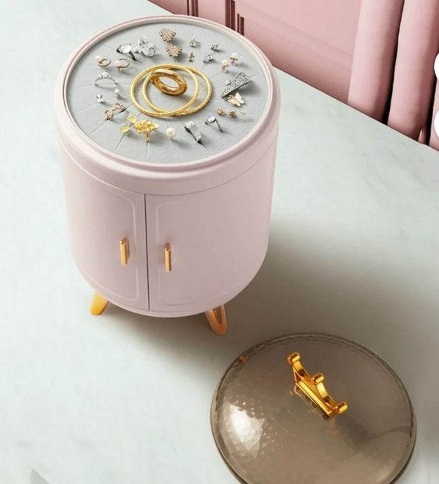 Шкаф-органайзер с прозрачной крышкой и золотой короной