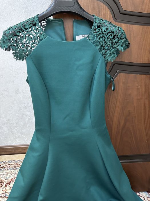 Коктельное платье с гипюром