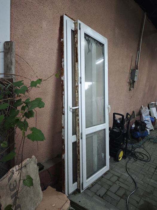 Продам двери в хорошем состоянии