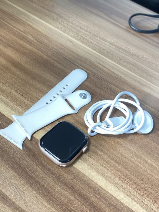 Apple Watch Seria 11 / 46 mm / Starlight