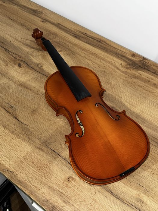 Vand vioara impreuna cu arcus si toc